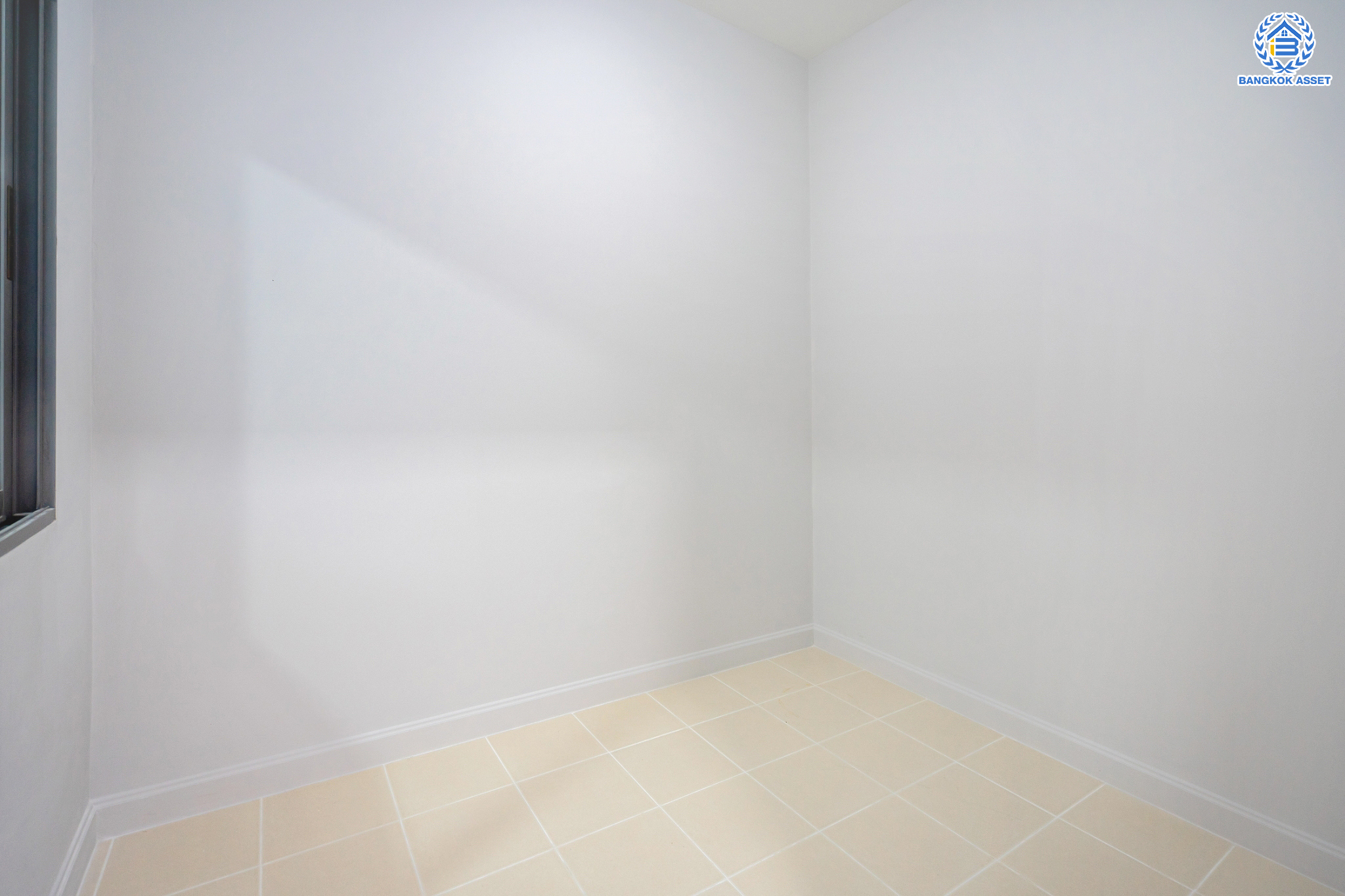 บ้านมือสองตกแต่งใหม่ ม.เพอร์เฟคเพลส แจ้งวัฒนะ บ้านเดี่ยวหลังใหญ่ เนื้อที่ 61.9 ตร.ว. ฟังก์ชัน 3 ห้องนอน 4 ห้องน้ำ 1 ห้องแม่บ้าน จอดรถได้ 2 คัน รองรับทุกการอยู่อาศัย บนทำเลศักยภาพ ใกล้เซ็นทรัลแจ้งวัฒนะ ทางด่วน และรถไฟฟ้าสายสีชมพู "สถานีแยกปากเกร็ด"